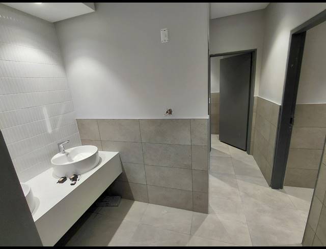 785M² OFFICE TO LET IN VORNA VALLEY